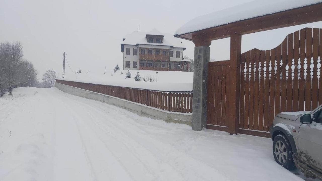 Maramures Belvedere 農家樂 *
